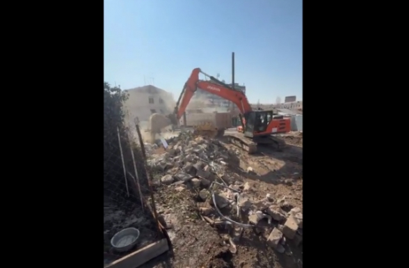 Сносят очередной дом в квартале Фирдоуси (прямой эфир)